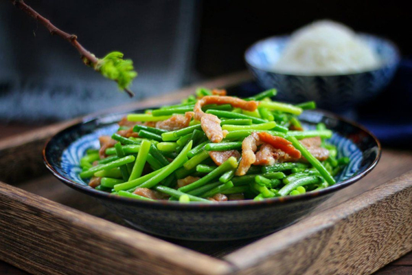 风苼食堂|家常蒜苔肉丝